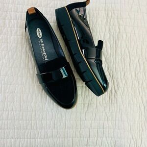 Dr. Scholl's Black Patent Loafers with Tan Trim